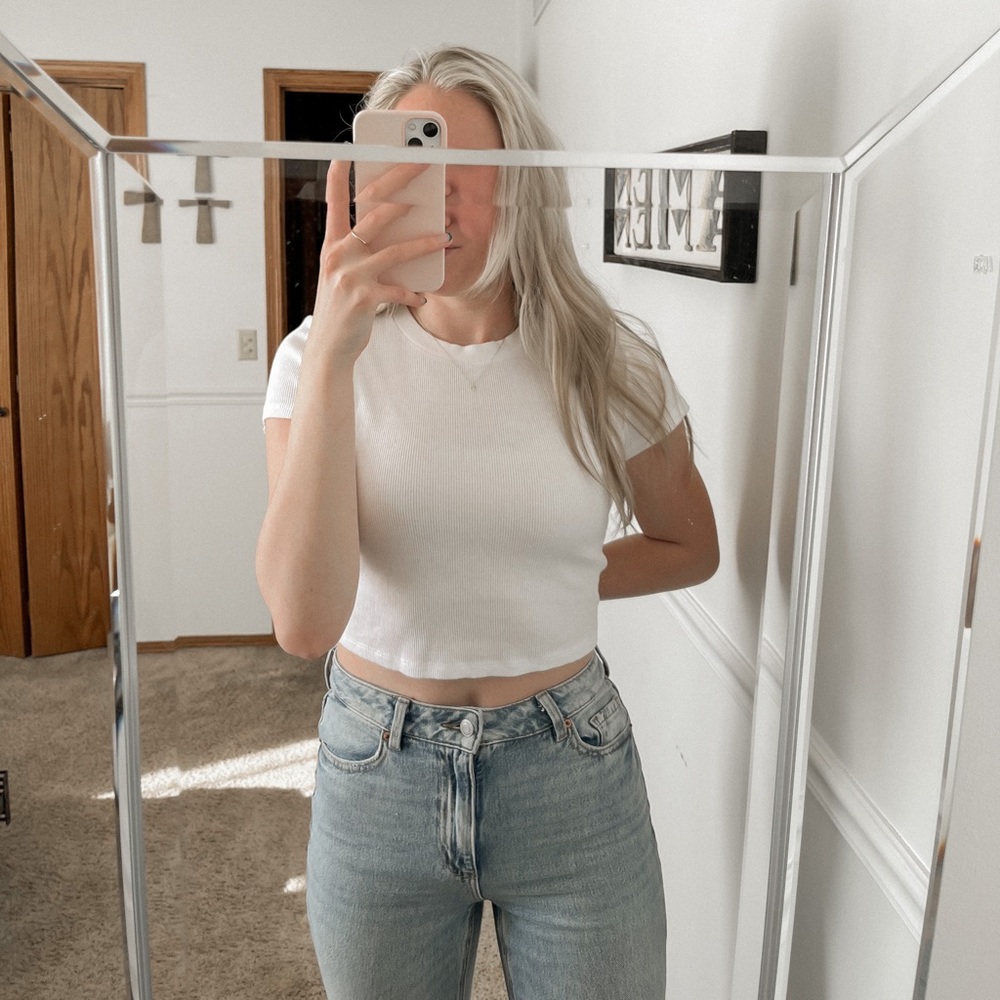 Aritzia TNA Ribbed Cropped T-Shirt